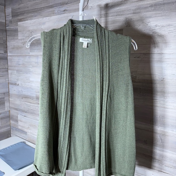 dressbarn Sweaters - Dressbarn Sage Green Knit Vest 552